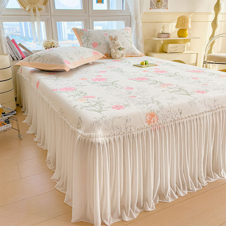 Women's elegant and decorative bedding throw set with cheerful floral pattern Kalsten