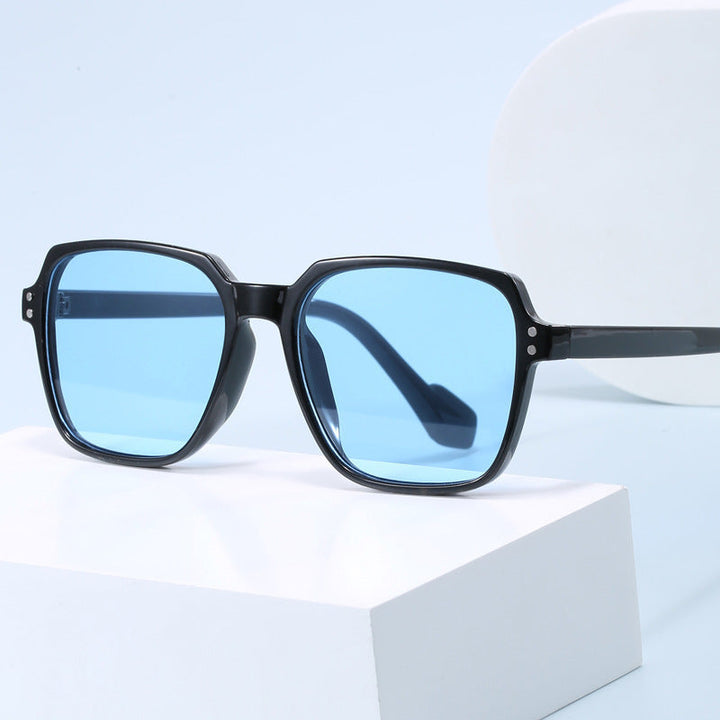 Women's fashion sunglasses with bold, rectangular lenses Kalsten
