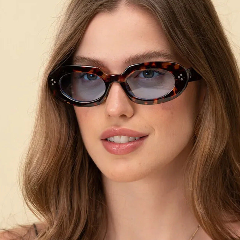 Ladies fashionable sunglasses with unique oval frame and protective lenses Kalsten