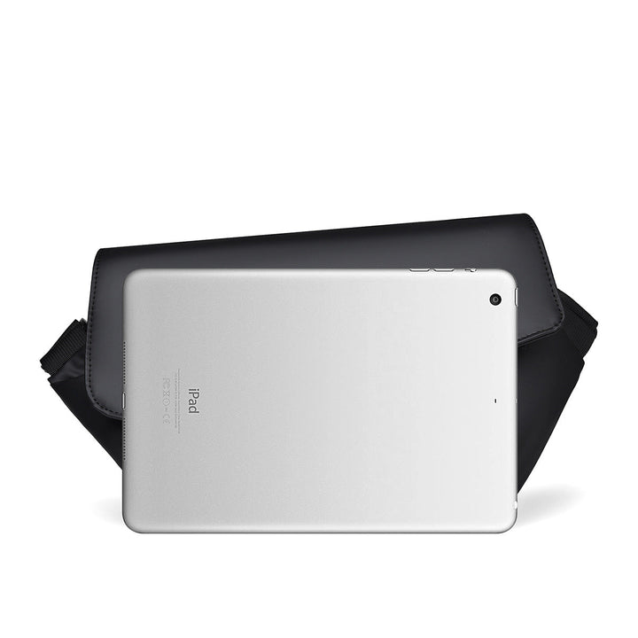 Shoulder bag with innovative design and integrated compartments Kalsten
