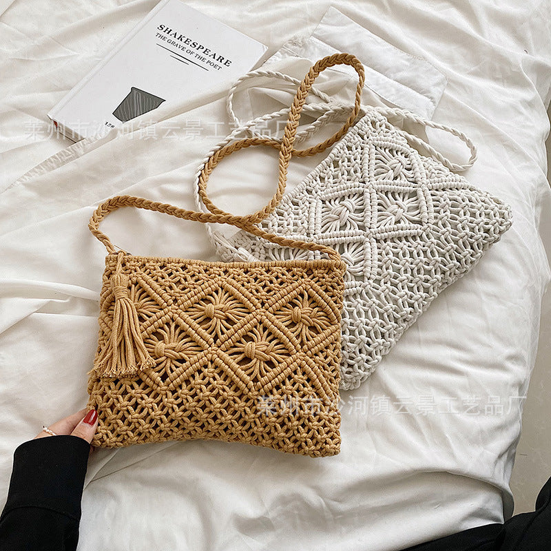 Hand-knotted shoulder bag with tassels and geometric pattern Kalsten