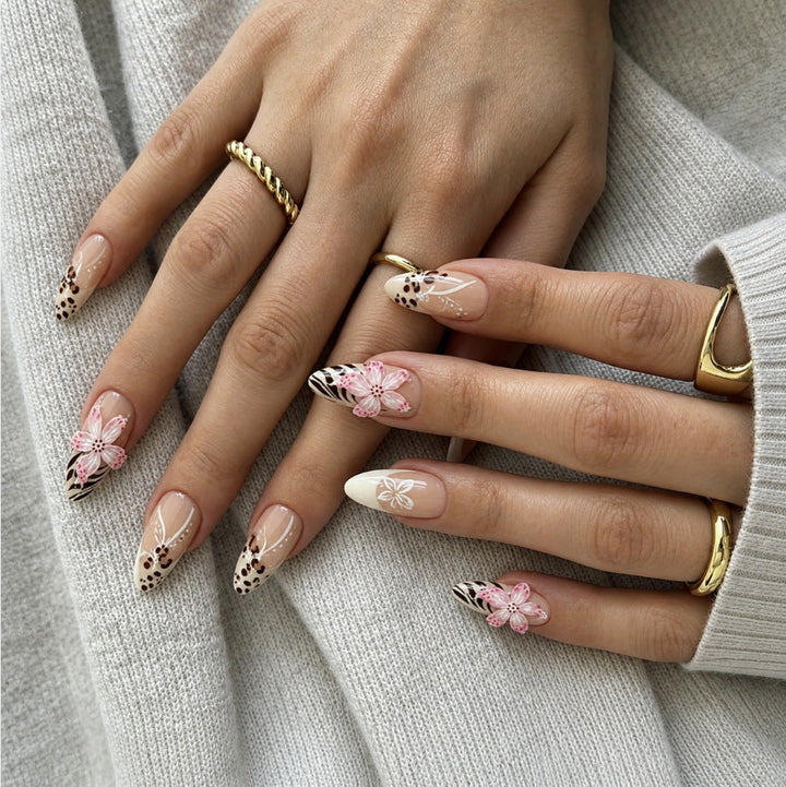 Artificial nails with floral design and elegant lace look Kalsten