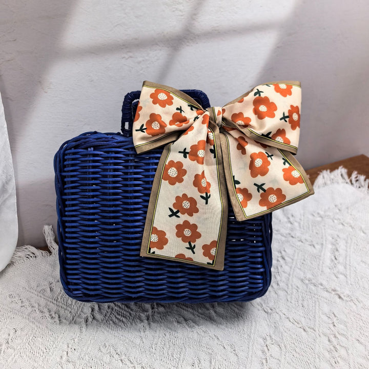Women elegant handbag made of woven material Kalsten