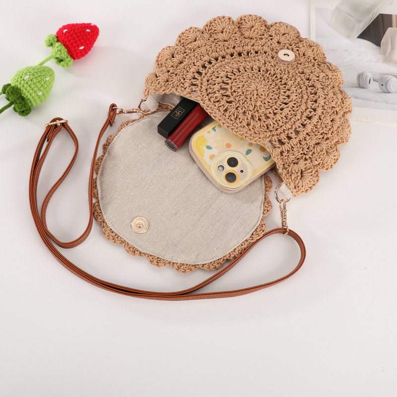 Crochet bag with playful structure design Kalsten