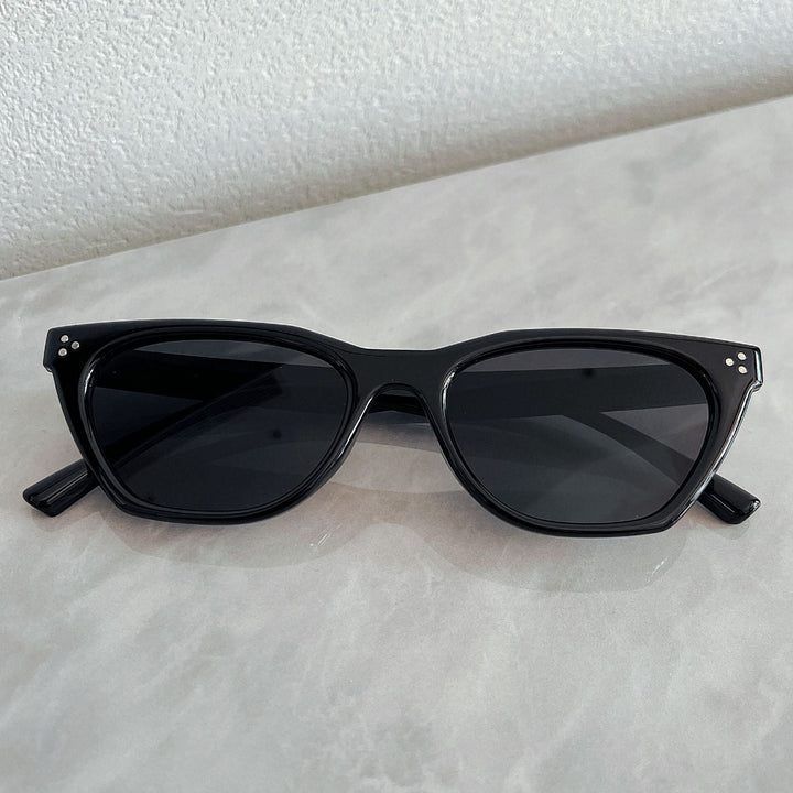 Ladies fashionable retro sunglasses with elegant design Kalsten
