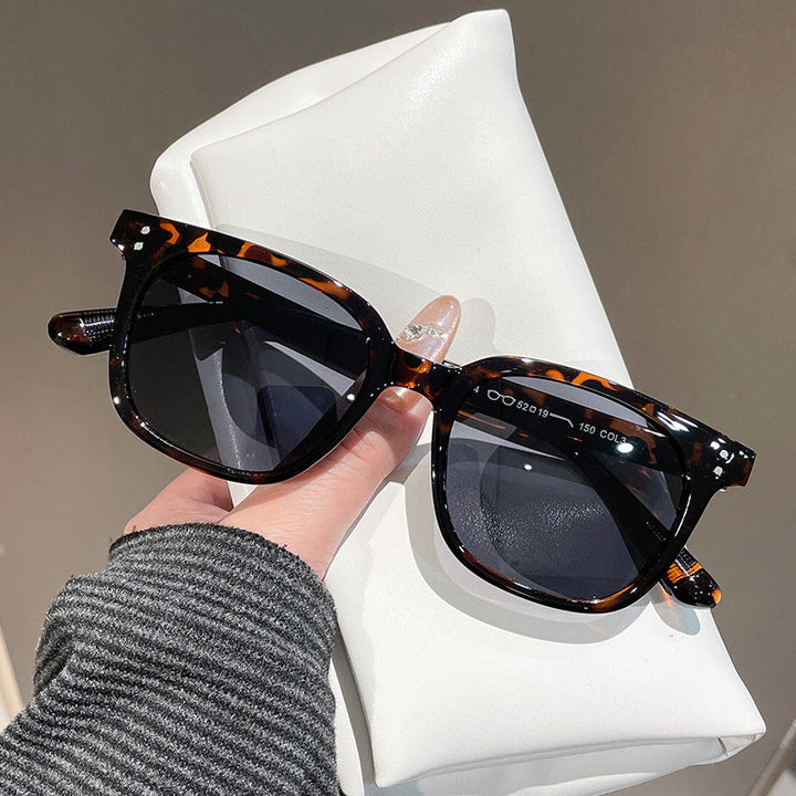 Women's fashionable sunglasses in elegant design with sturdy frame Kalsten