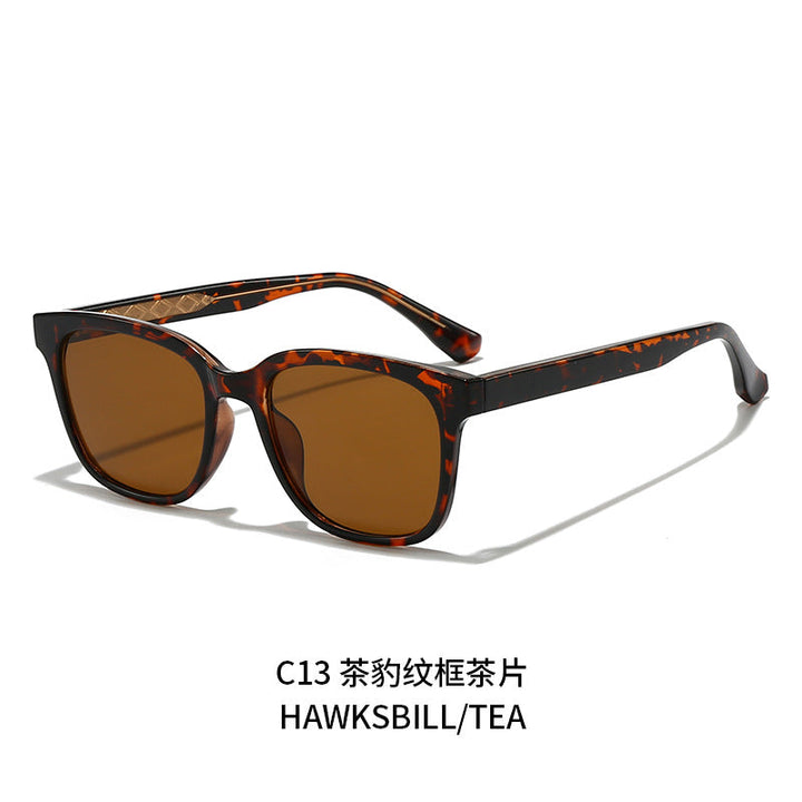 Women Retro-inspired Sunglasses with protected UV filter and sturdy frame Kalsten