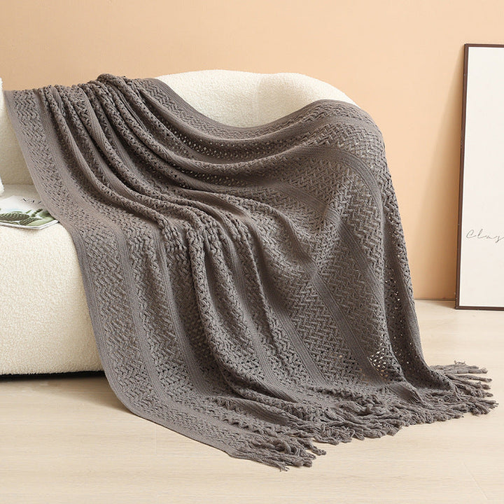 Women knitted throw blanket with fringes Kalsten