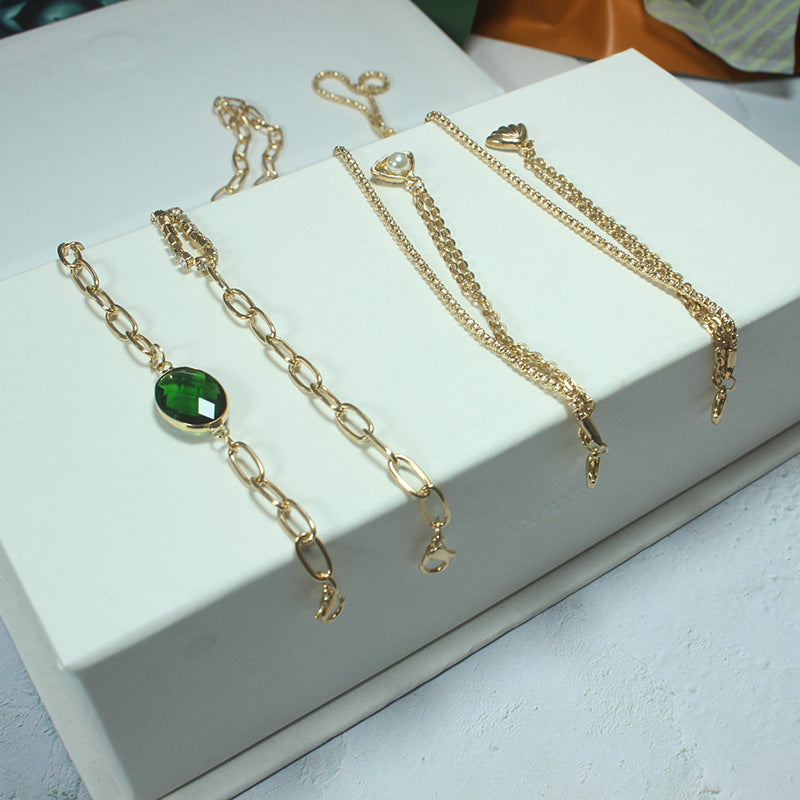 Elegant necklace with green stone and golden accents Kalsten