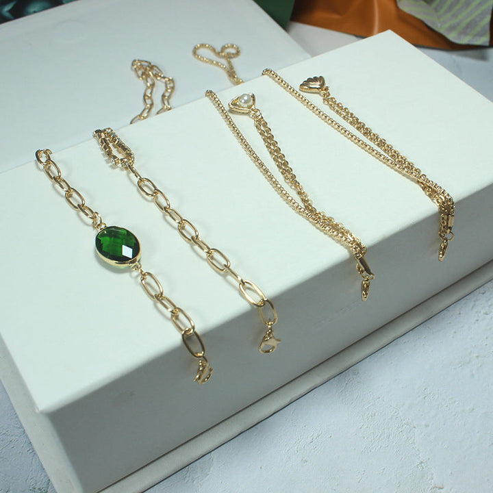 Elegant necklace with green stone and golden accents Kalsten