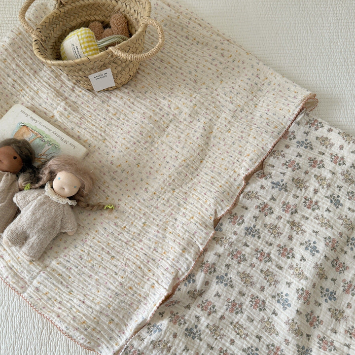 Unisex Cozy Muslin Blanket with Delicate Flower Pattern Kalsten