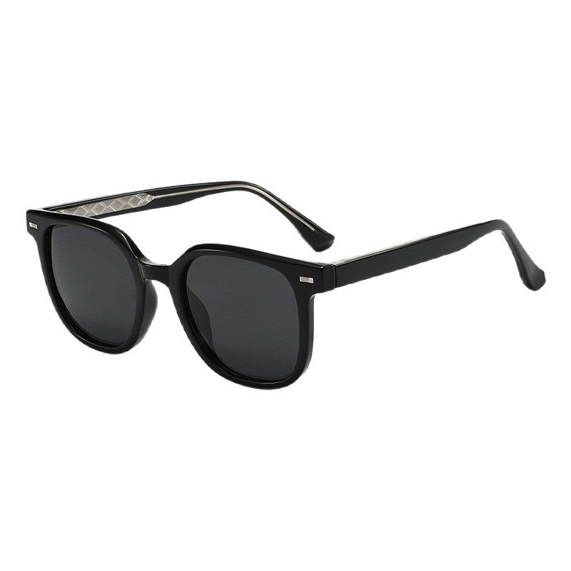 Ladies elegant sunglasses in contemporary style Kalsten