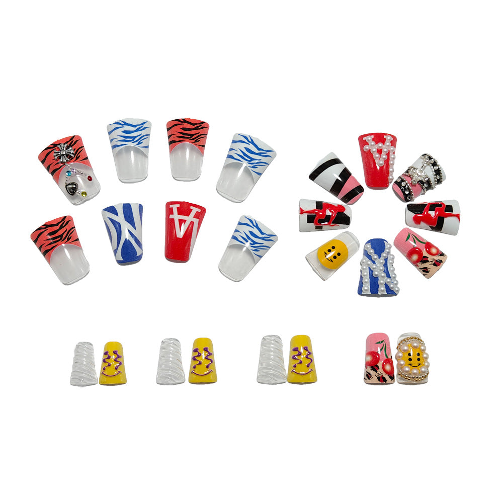 Artificial nails with extravagant designs Kalsten
