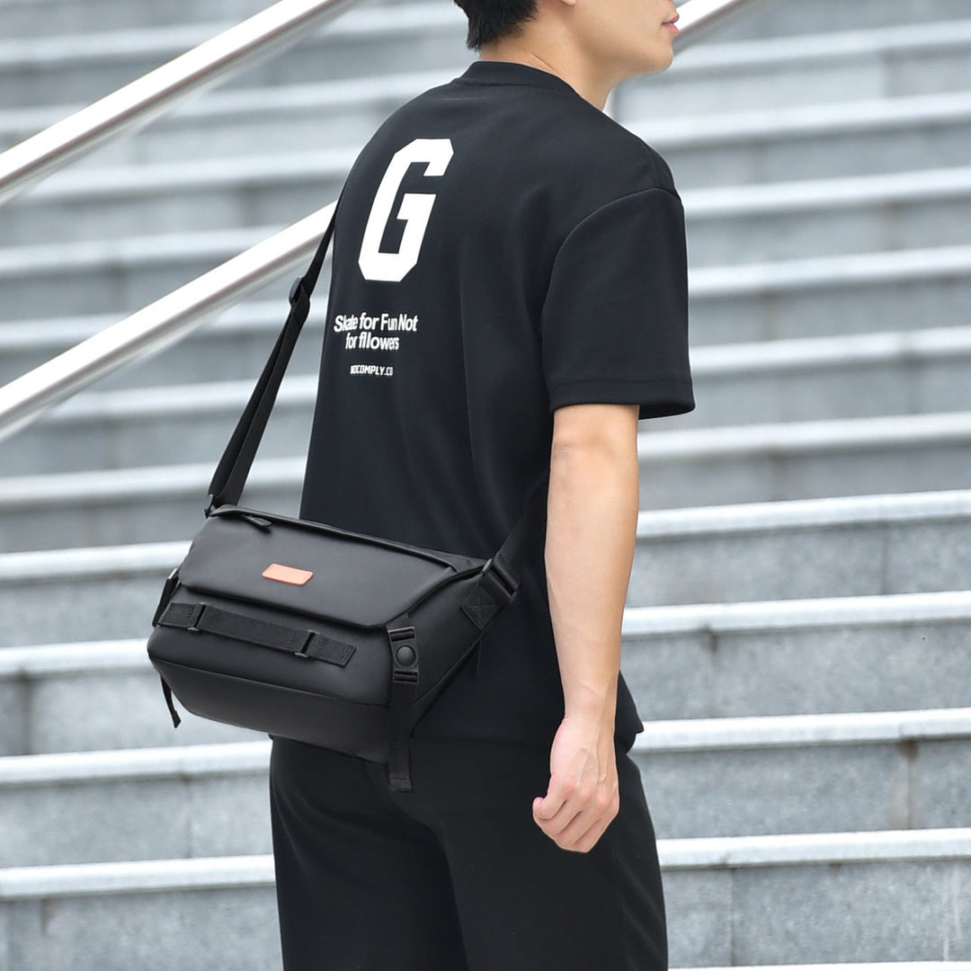 Stylish shoulder bag with versatile compartment options Kalsten