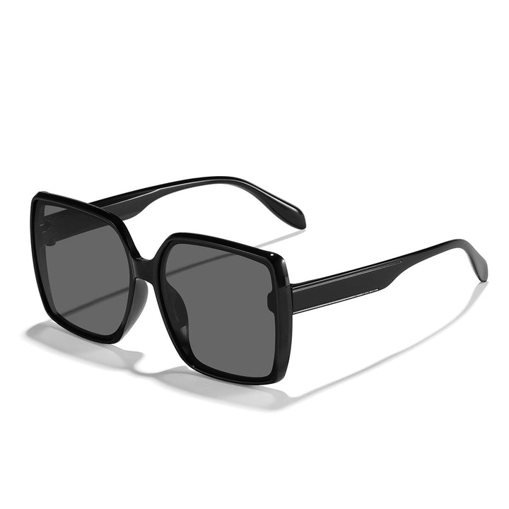 Women's oversized sunglasses with modern square frame and protective lenses Kalsten