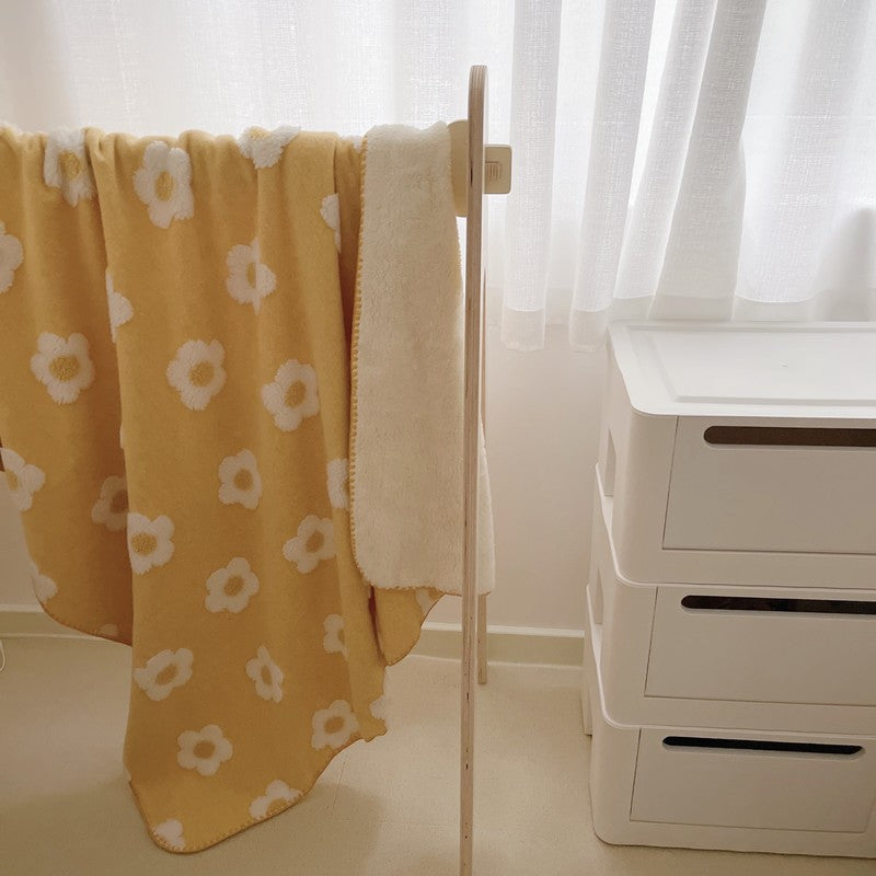 Unisex Cozy Cotton Blanket with Playful Flower Pattern Kalsten