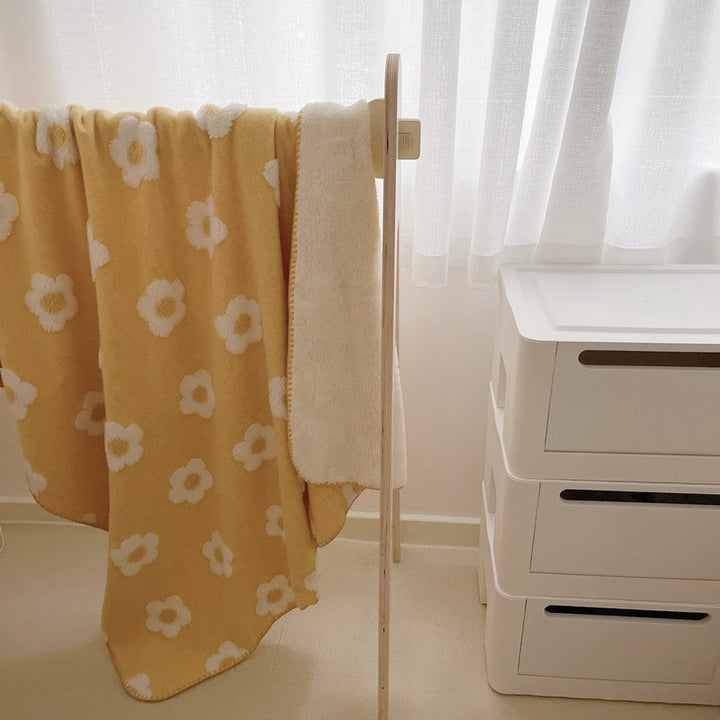 Unisex Cozy Cotton Blanket with Playful Flower Pattern Kalsten