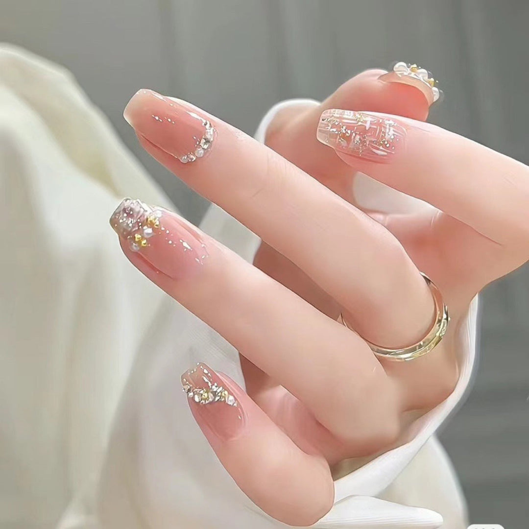 Artificial artificial nails with heart design and glitter details Kalsten