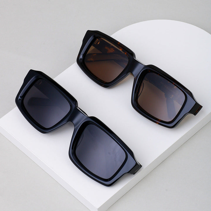 Women's sunglasses in a stylish and multifaceted design with a comfortable plastic frame Kalsten