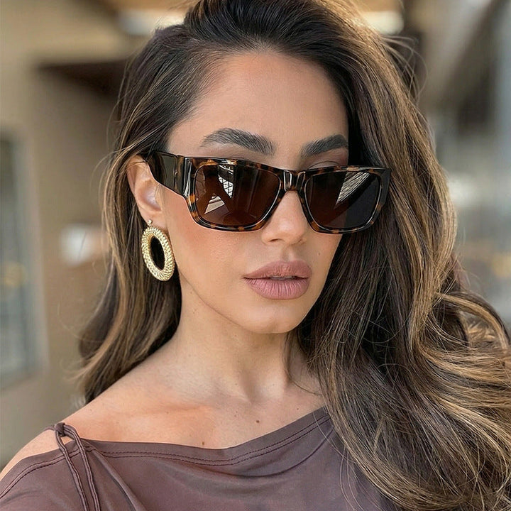 Women trendy sunglasses in minimalist design Kalsten