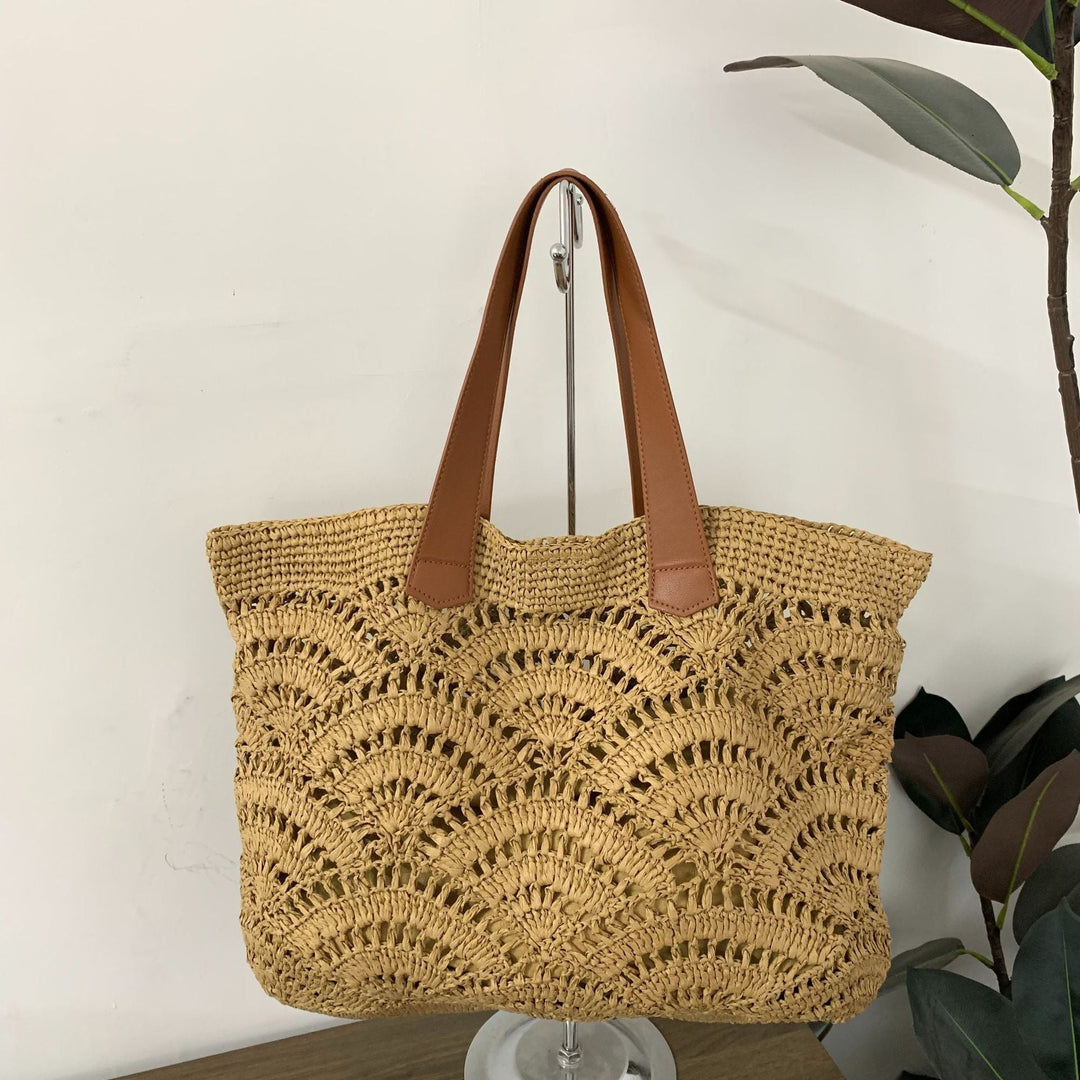Handbag made of high-quality woven natural material with elegant leather handles Kalsten