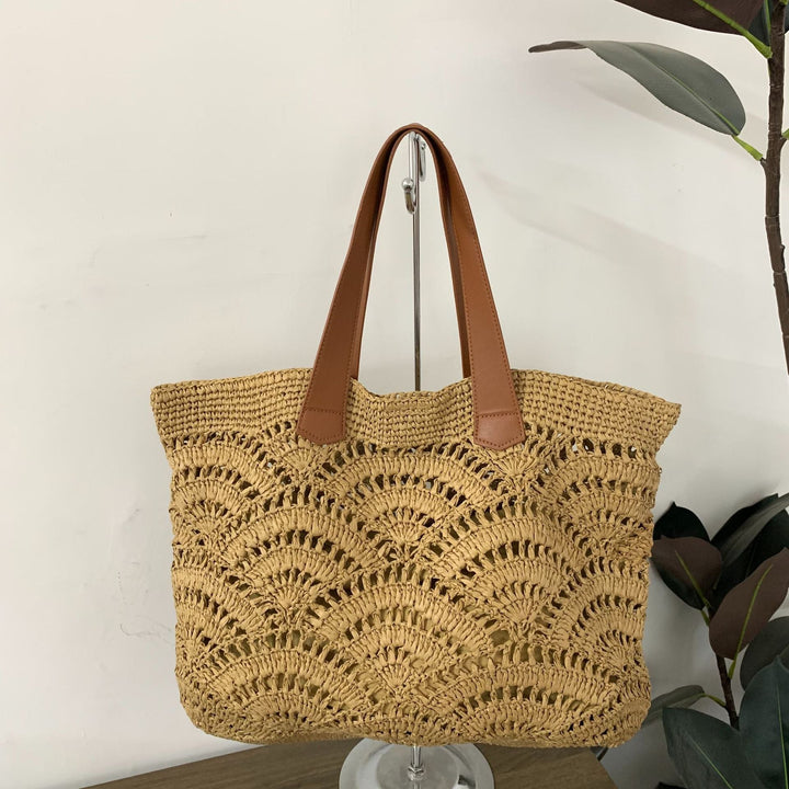 Handbag made of high-quality woven natural material with elegant leather handles Kalsten