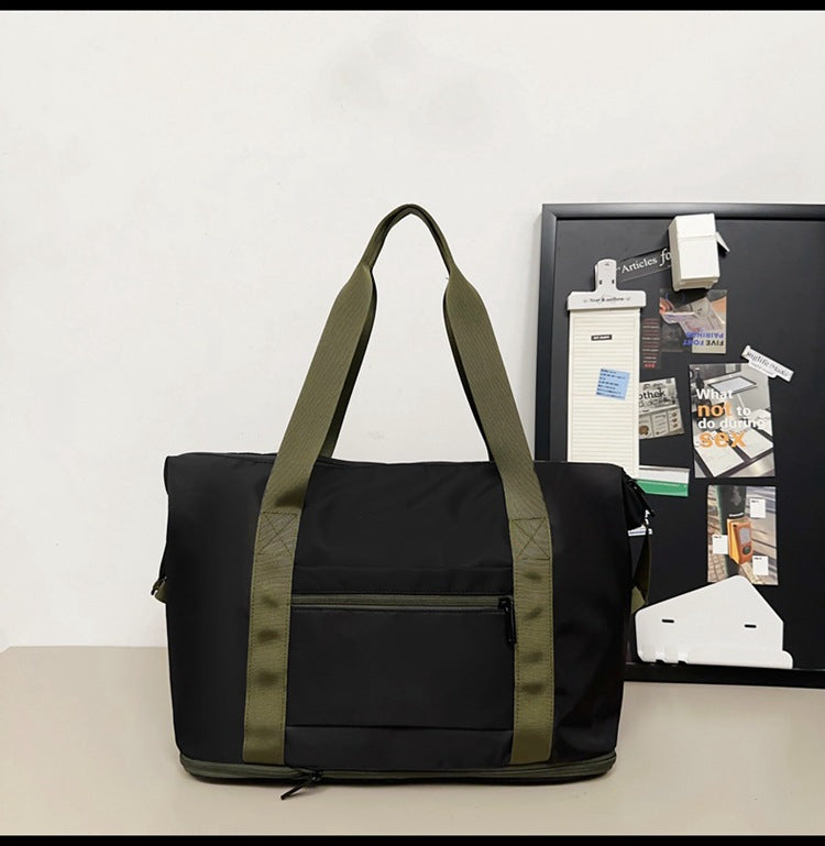 Spacious sports and travel bag with water-repellent material Kalsten