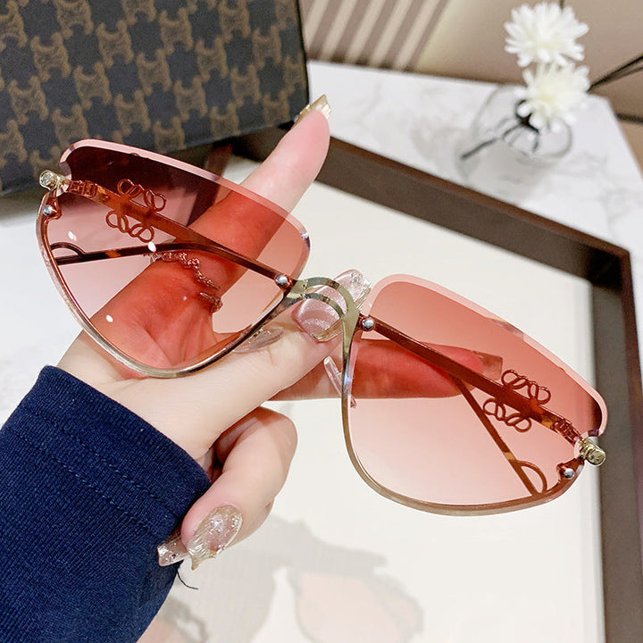 Ladies extravagant sunglasses with modern, geometric frame Kalsten