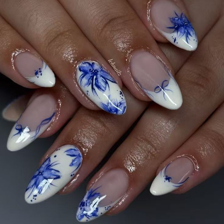 Artificial nails with floral pattern and elegant accents Kalsten