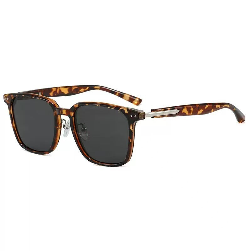 Women’s retro-inspired sunglasses in modern tortoiseshell pattern Kalsten