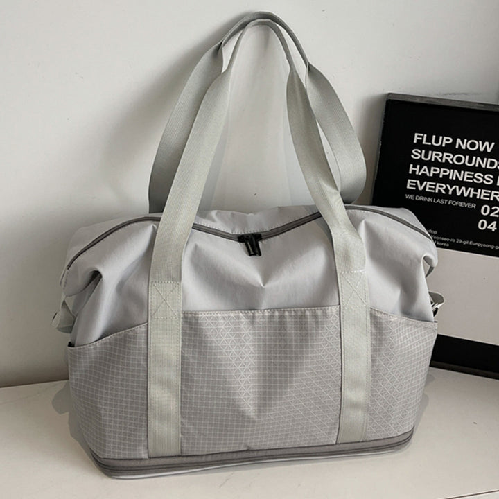 Multifunctional sports and travel bag with innovative compartment arrangement Kalsten