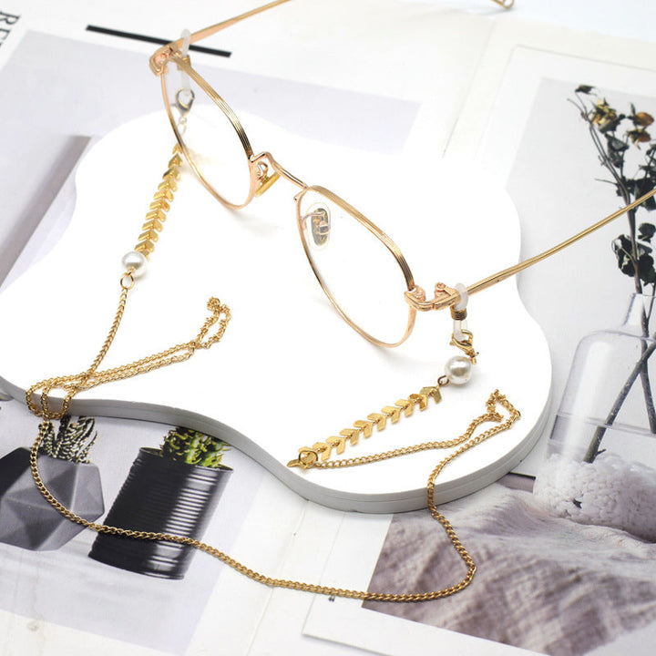 Elegant Pearl-Accented Chain Eyewear Holder Kalsten