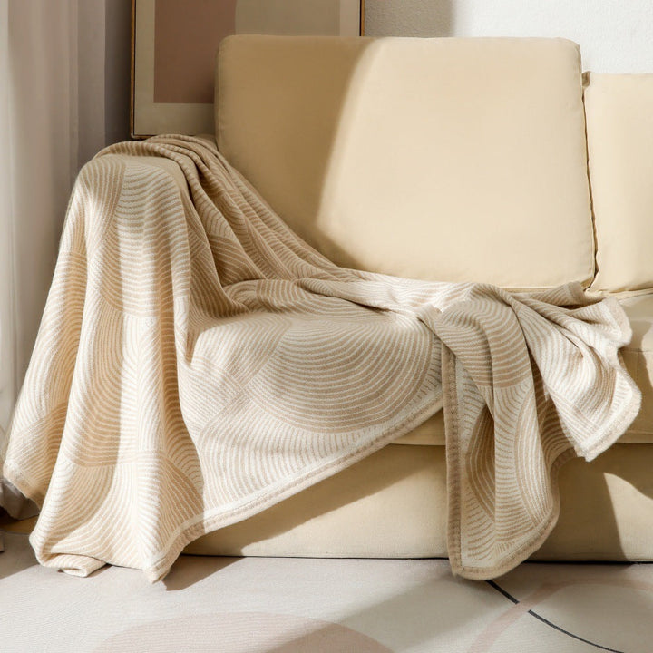 Women's exclusive and cozy knit blanket with geometric pattern Kalsten