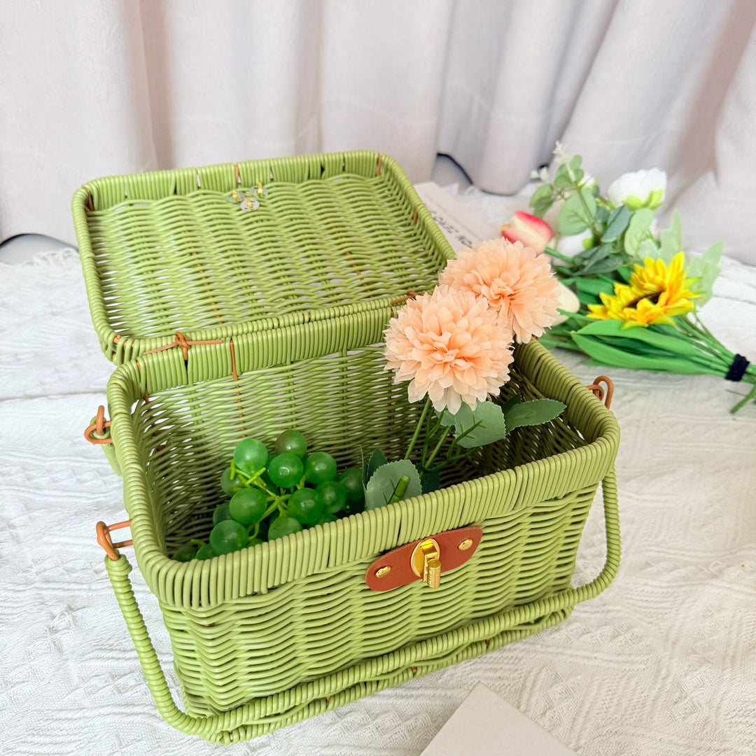 Women's Handcrafted Rattan Picnic Basket Kalsten
