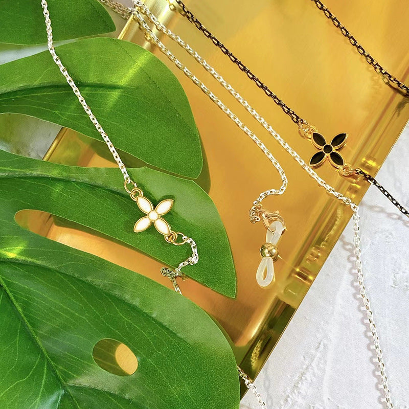 Elegant jewelry chain with filigree pendant Kalsten
