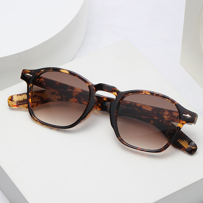 Women rebellious retro-inspired sunglasses Kalsten
