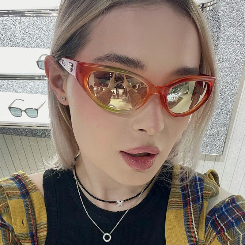 Ladies extravagant sunglasses with curved design Kalsten