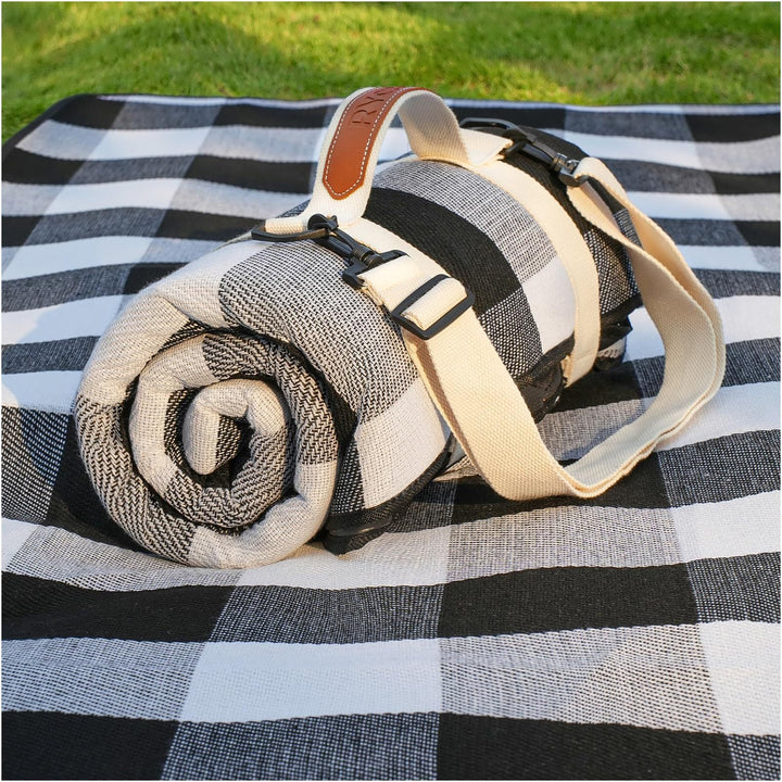 Unisex practical picnic blanket with carrying handle and water-repellent surface Kalsten