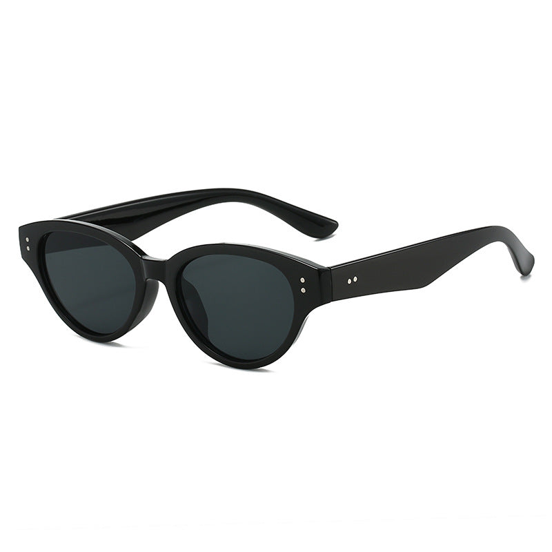 Women Cat-Eye Sunglasses with retro-inspired frame structure Kalsten