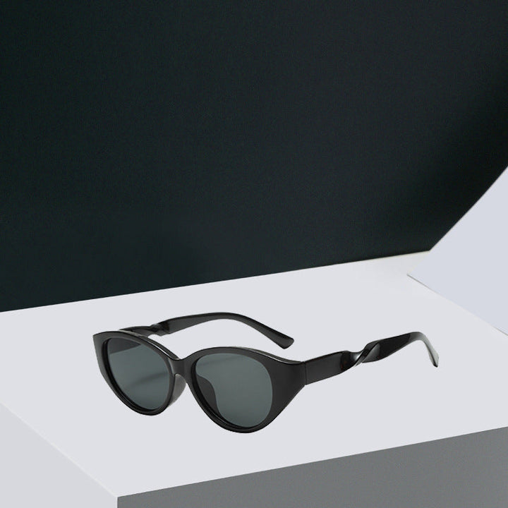 Women Vintage-inspired Sunglasses with Textured Frame Kalsten