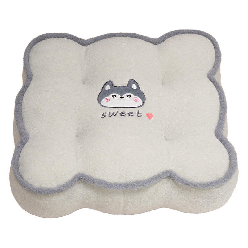 Plush pillow with animal-friendly design Kalsten
