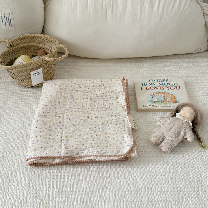 Unisex Cozy Muslin Blanket with Delicate Flower Pattern Kalsten
