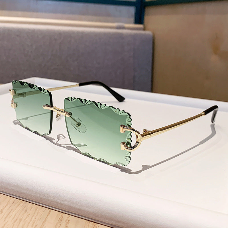 Ladies fashionable sunglasses with playful frame Kalsten
