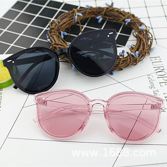 Ladies elegant sunglasses with modern frame Kalsten