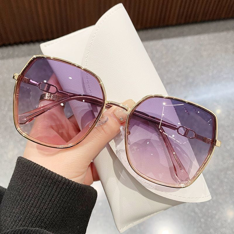 Women's stylish sunglasses in modern design Kalsten