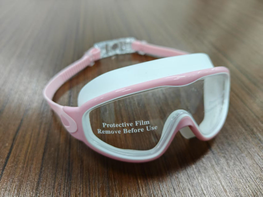 Swimming mask with adjustable comfort and clear field of vision Kalsten