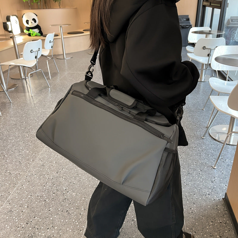 Sporty travel bag with reinforced carrying handles and multiple compartments Kalsten
