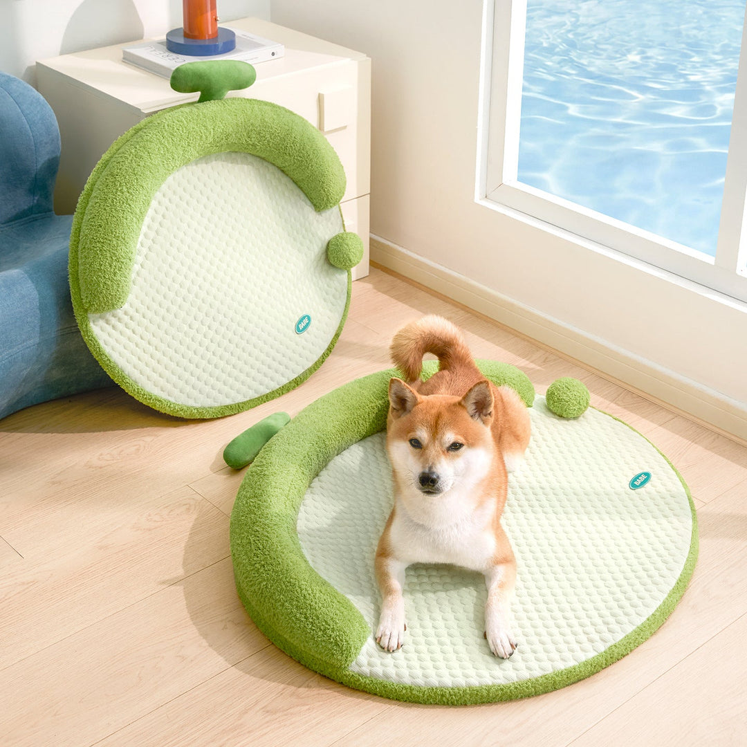 Unisex round baby crawling mat with ergonomic neck pillow and non-slip bottom Kalsten