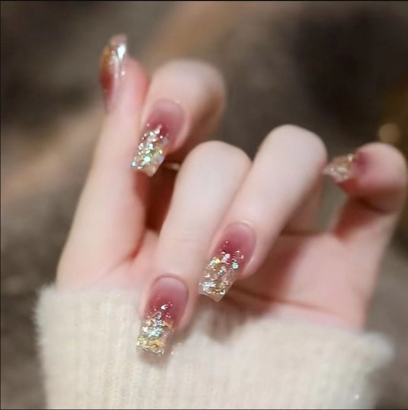 Artificial nails with elegant French tip design and floral accent Kalsten