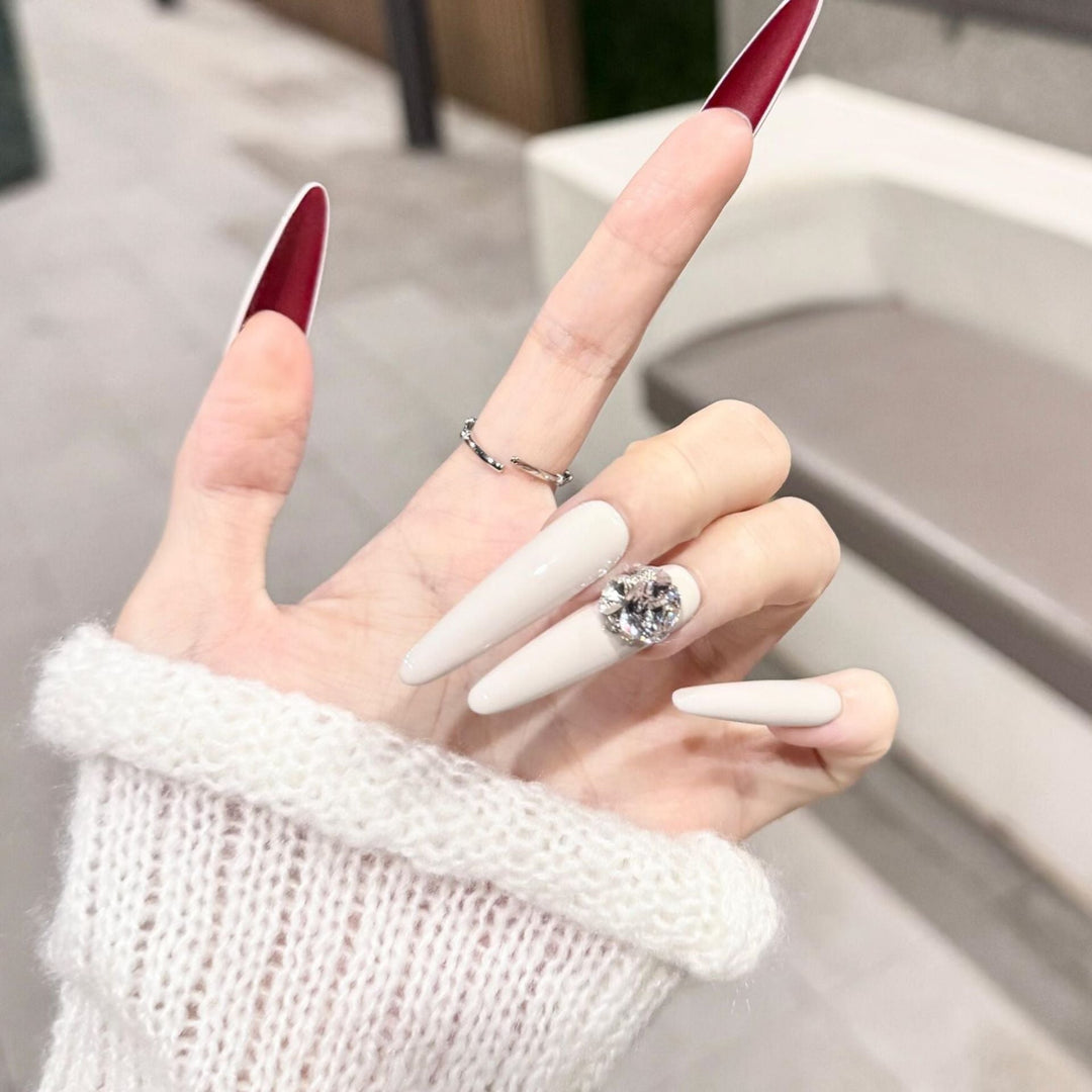 Artificial nails with elegant glitter accent Kalsten